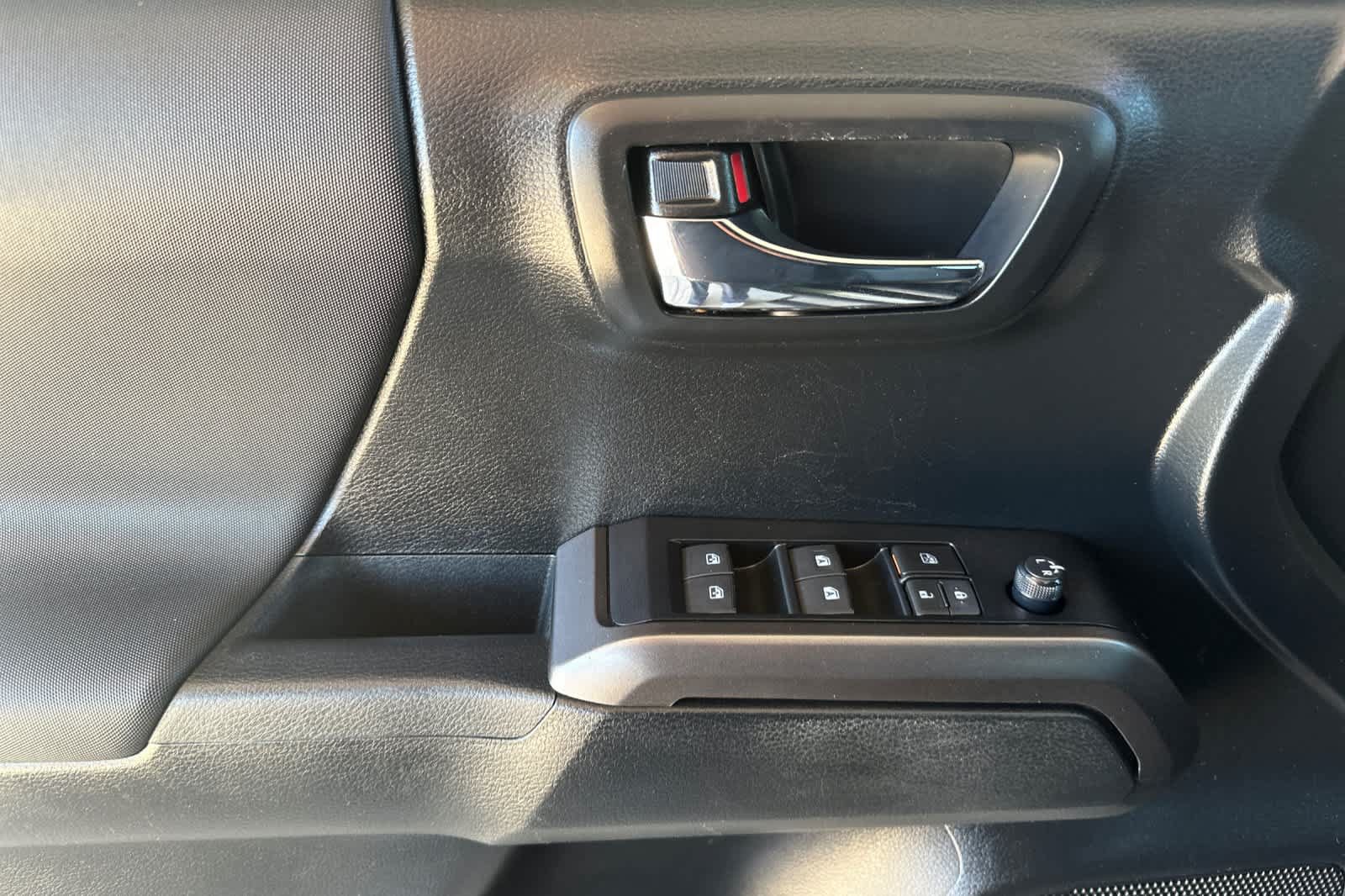 Used 2021 Toyota Tacoma TRD Off-Road w/ Technology Package AWD/4WD image 12