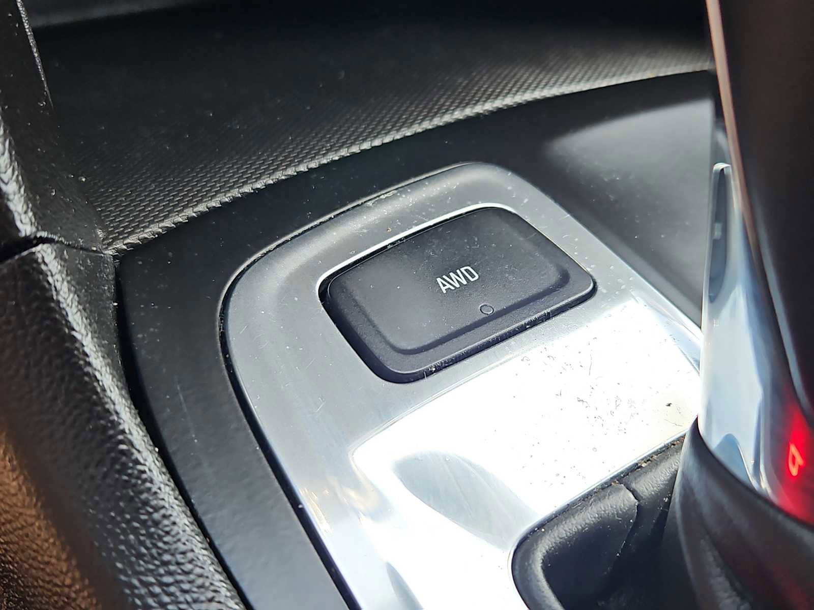 Used 2018 Chevrolet Equinox LT AWD/4WD image 16