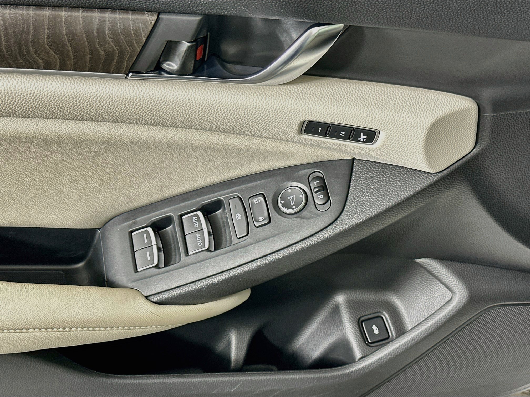 Used 2018 Honda Accord EX-L image 15