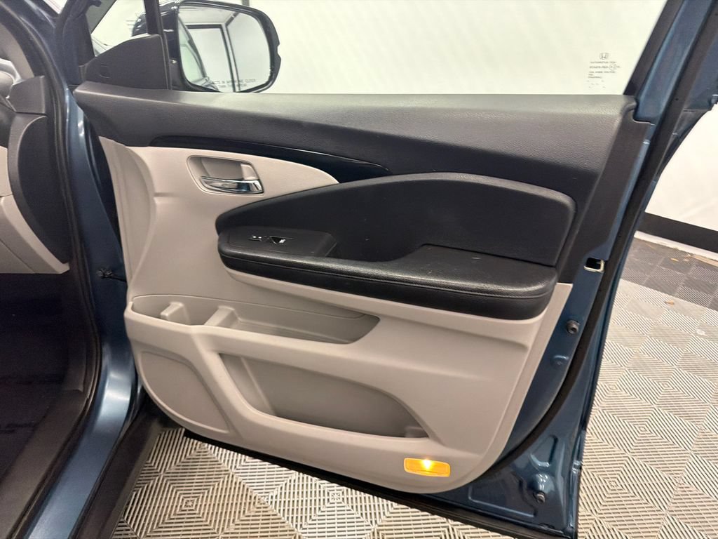 Used 2020 Honda Pilot Touring image 16