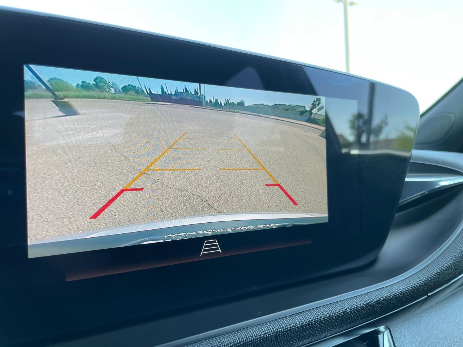 Used 2025 Buick Envista Preferred image 23