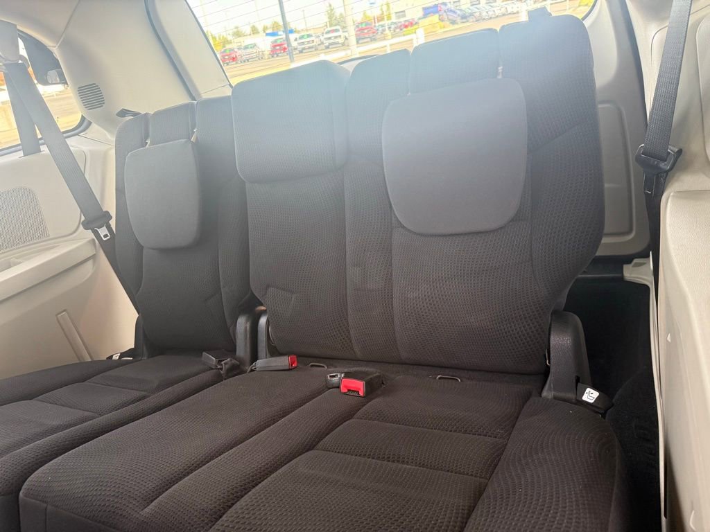 Used 2018 Dodge Grand Caravan SE w/ UConnect Hands-Free Group image 41