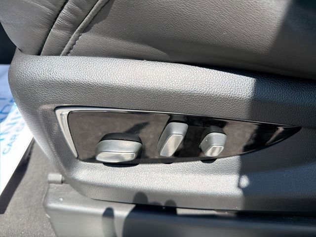 Used 2018 Cadillac Escalade Luxury AWD/4WD image 16