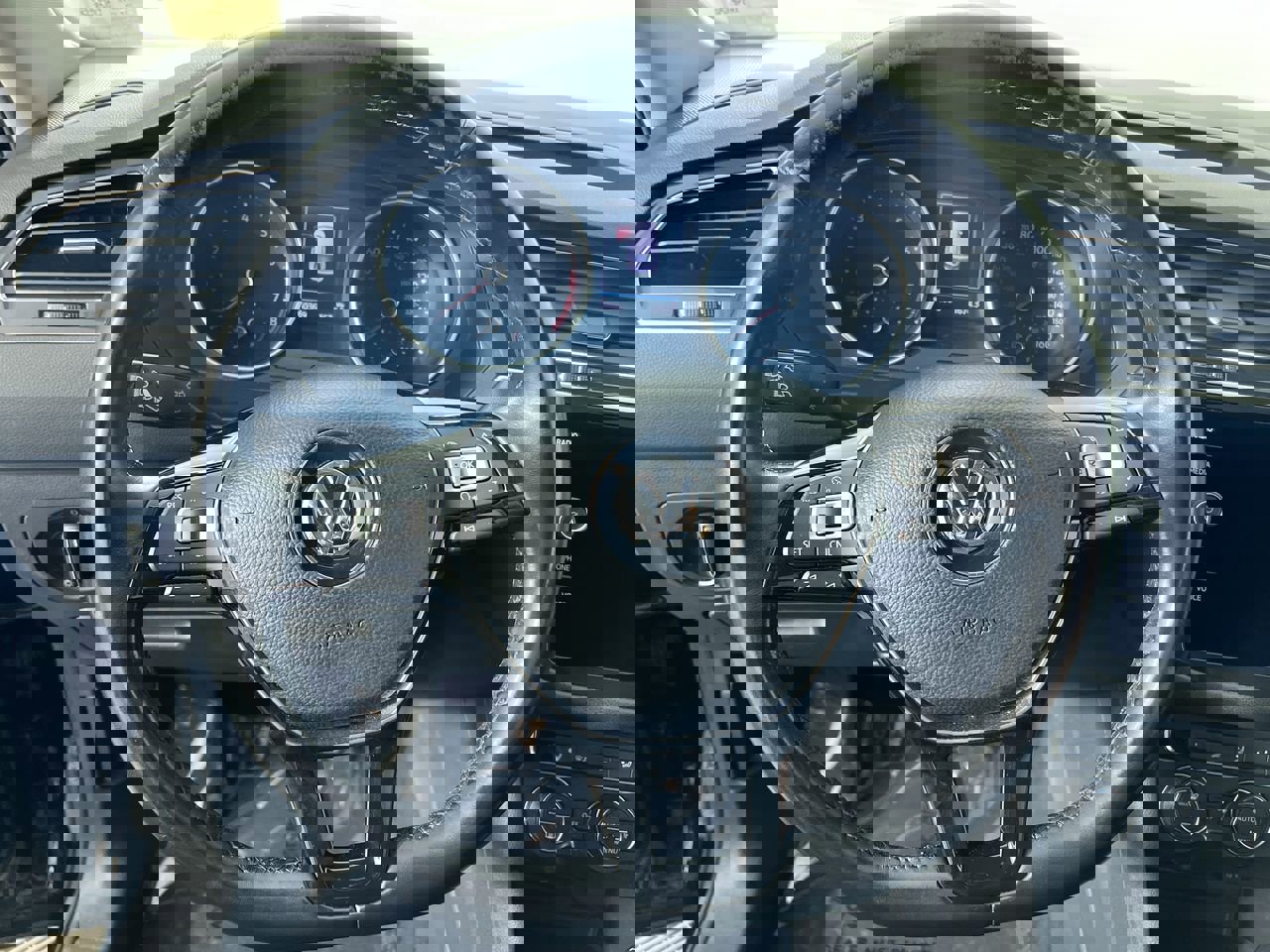 Used 2018 Volkswagen Tiguan SE image 17