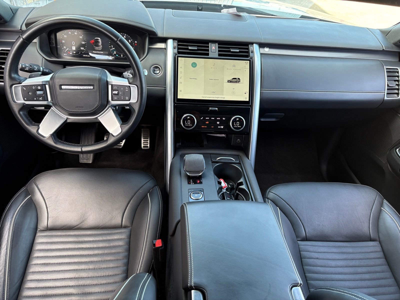 Used 2024 Land Rover Discovery Metropolitan Edition image 14