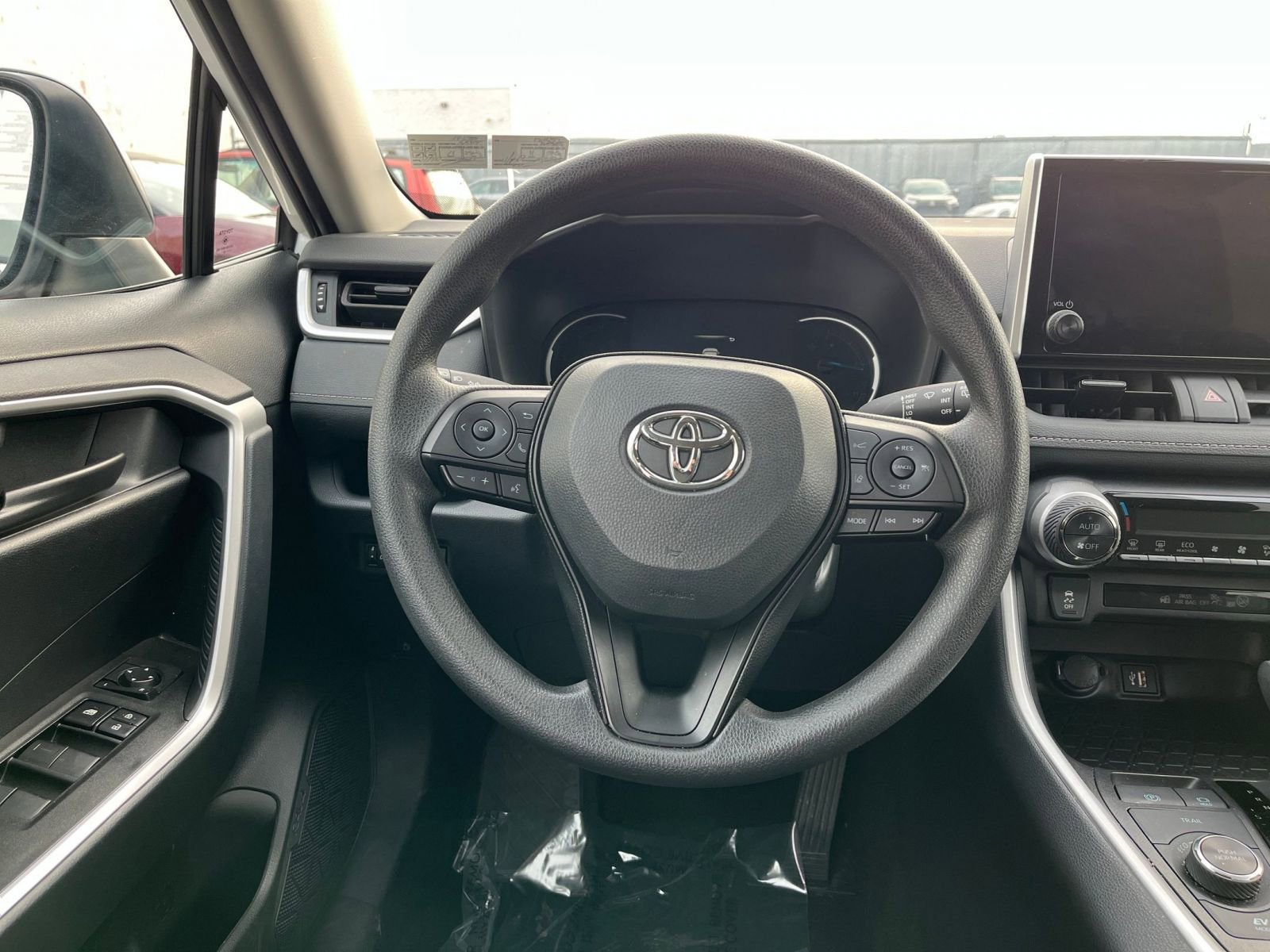 Used 2025 Toyota RAV4 LE image 27