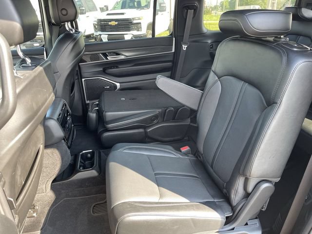 Used 2023 Jeep Wagoneer Series III w/ Preferred Equipment Group AWD/4WD image 22