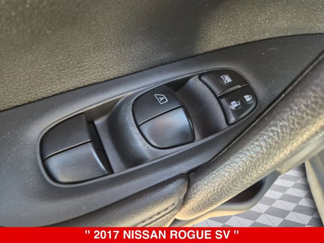 Used 2017 Nissan Rogue SV AWD/4WD image 12