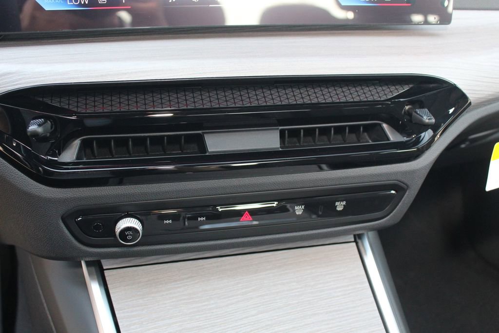 New 2026 BMW 330i Sedan w/ M Sport Package image 15