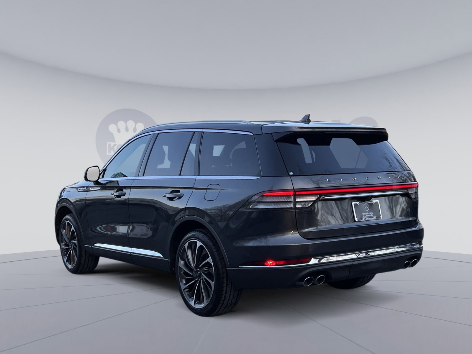 Used 2020 Lincoln Aviator Reserve w/ Equipment Group 202A image 4