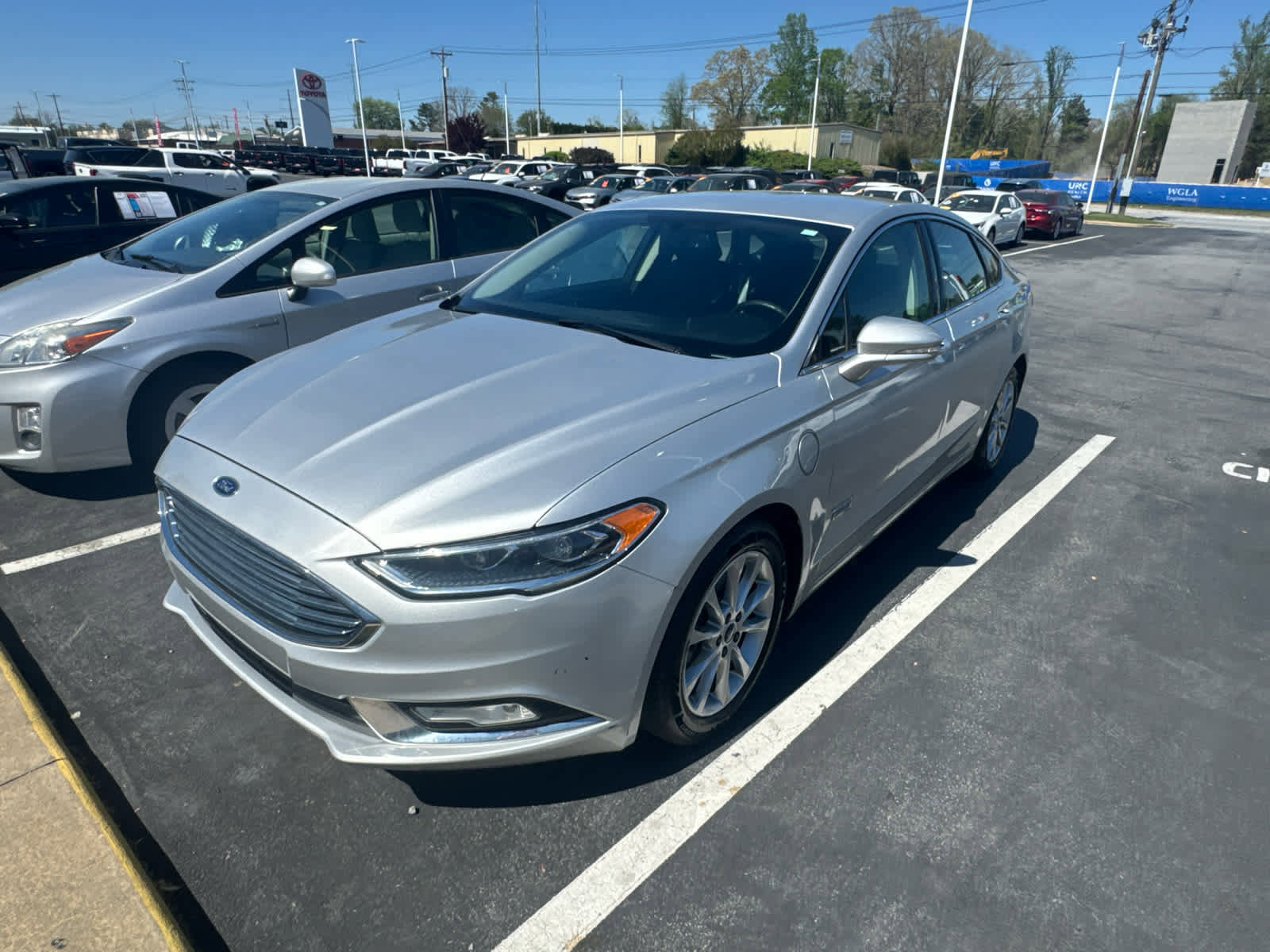 Used 2017 Ford Fusion Energi SE FWD image 1