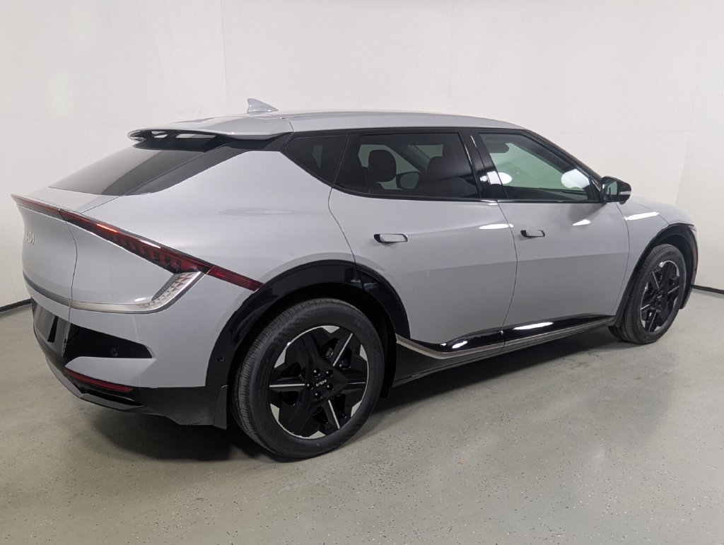 New 2026 Kia EV6 Wind RWD image 6