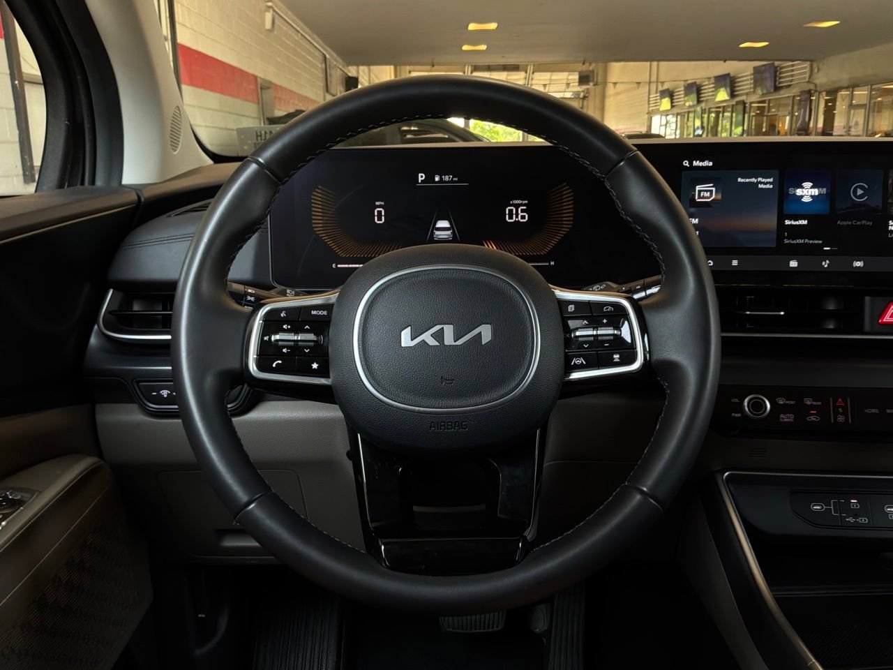 Used 2026 Kia Carnival FWD image 37