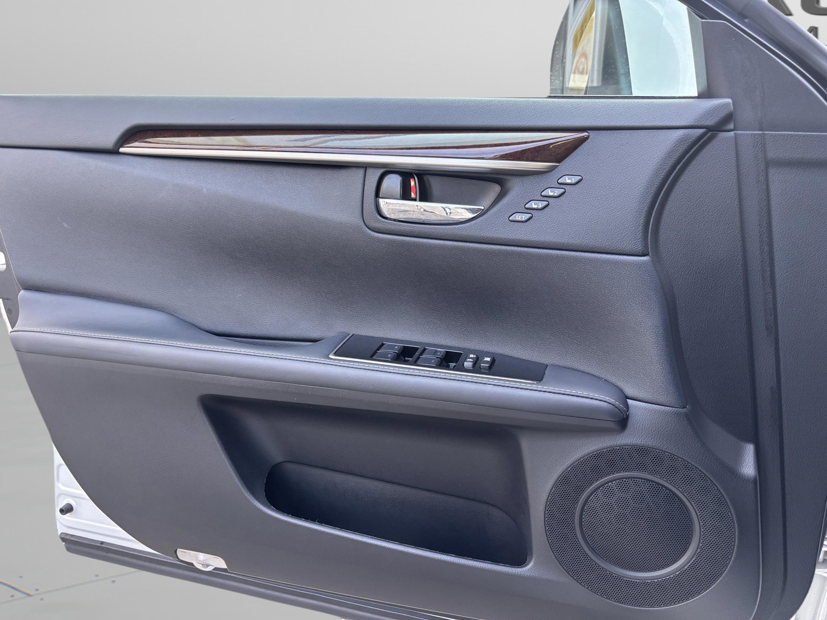 Used 2017 Lexus ES 350 w/ Premium Package image 33