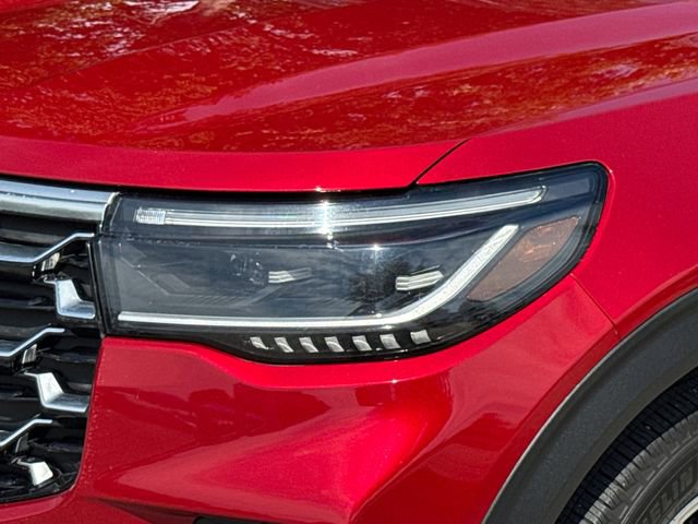 Used 2025 Ford Explorer Platinum RWD image 4