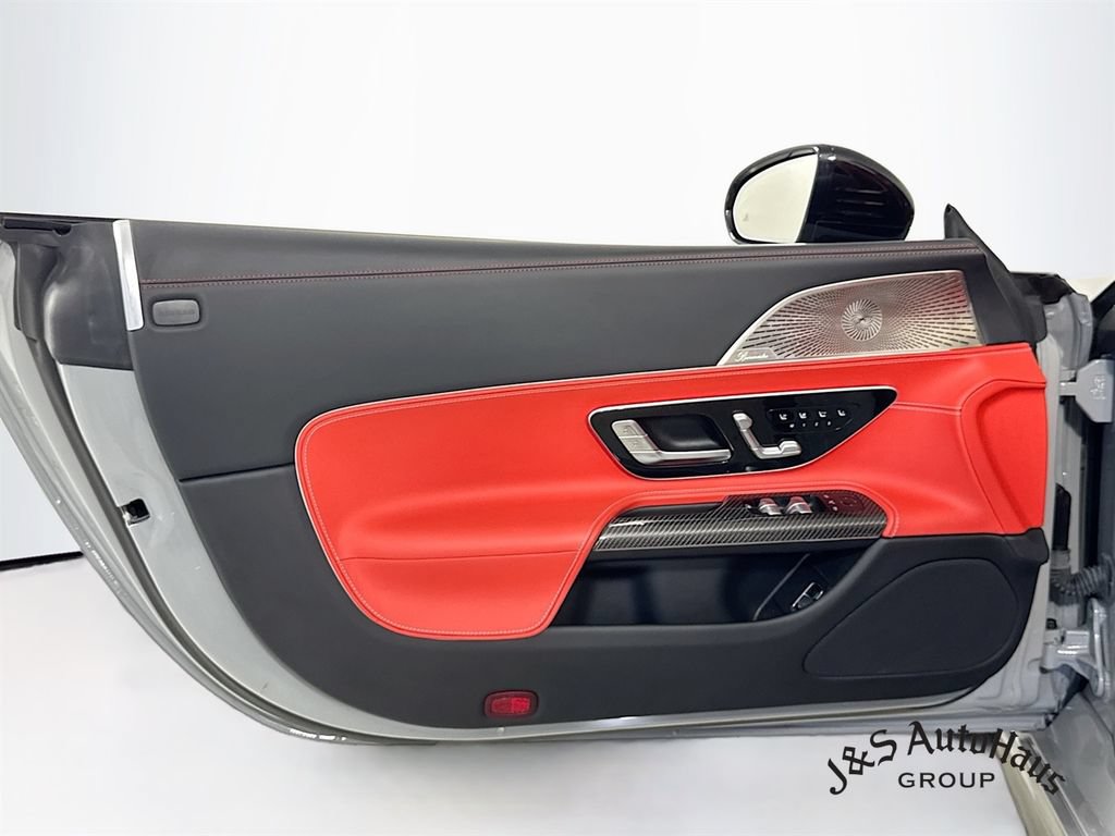 Used 2022 Mercedes-Benz SL 55 AMG 4MATIC w/ Driver Assistance Package image 23