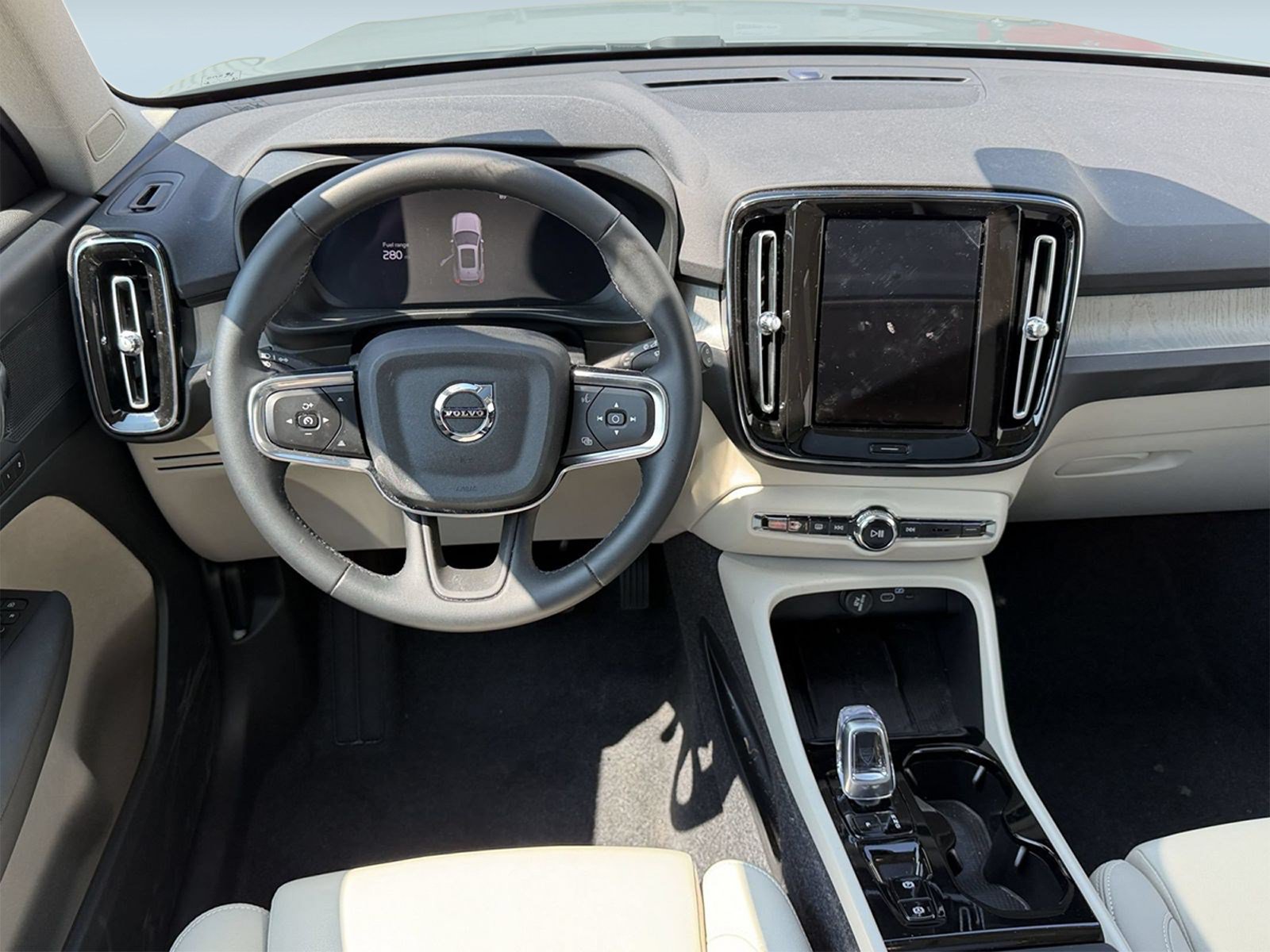Certified 2026 Volvo XC40 B5 Plus w/ Protection Package Premier AWD/4WD image 4
