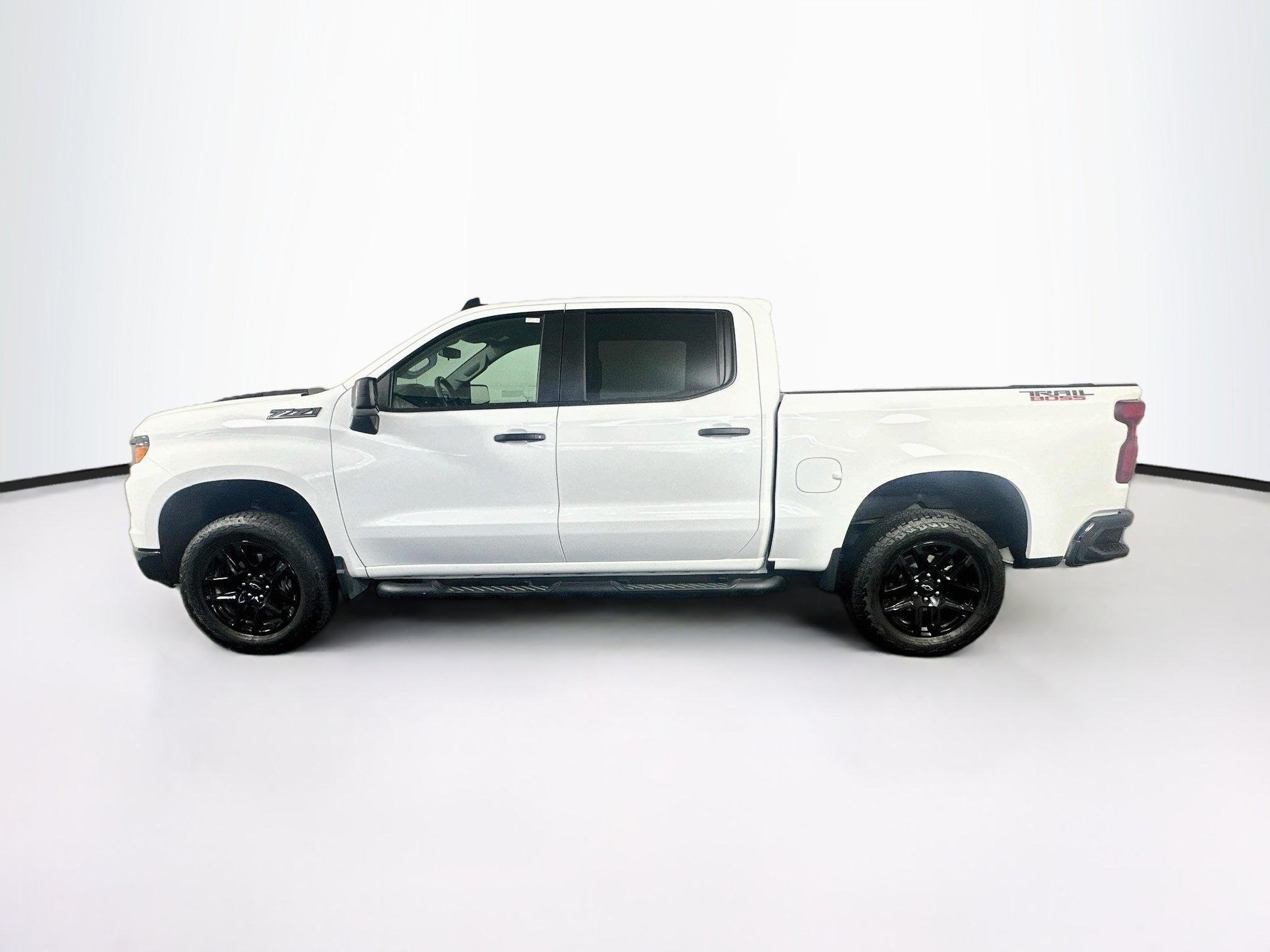 Used 2026 Chevrolet Silverado 1500 Custom Trail Boss w/ Turbomax Blackout Package AWD/4WD image 4
