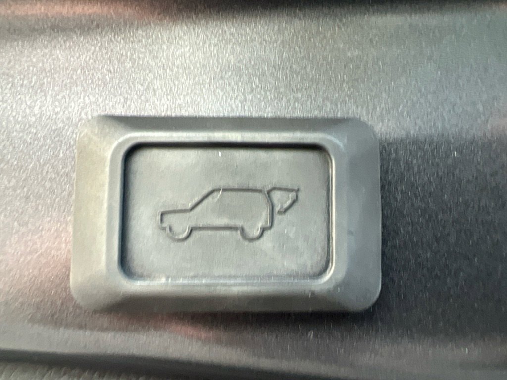 Used 2021 Toyota RAV4 XLE Premium image 7