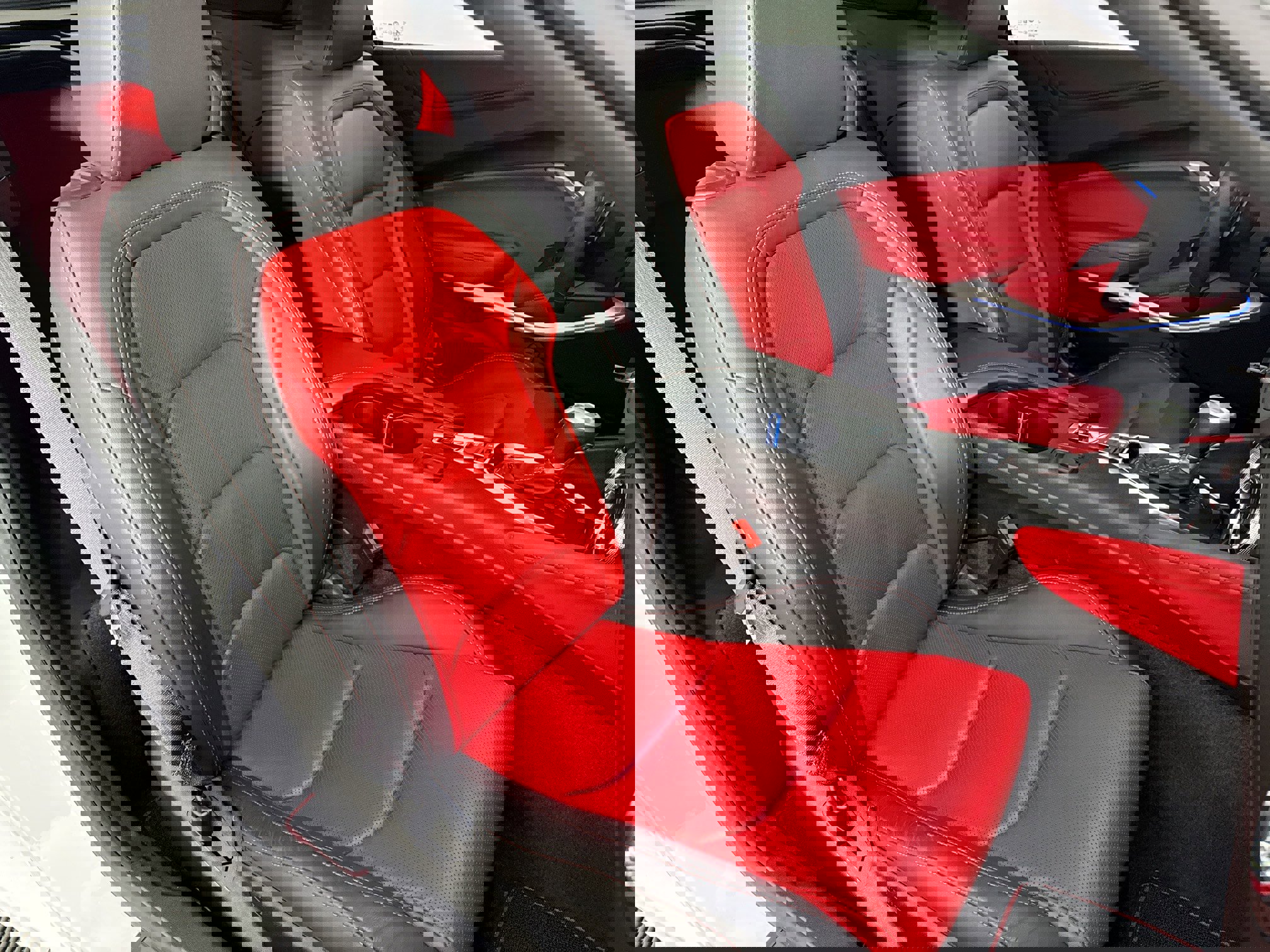 Used 2020 Chevrolet Camaro LT image 33