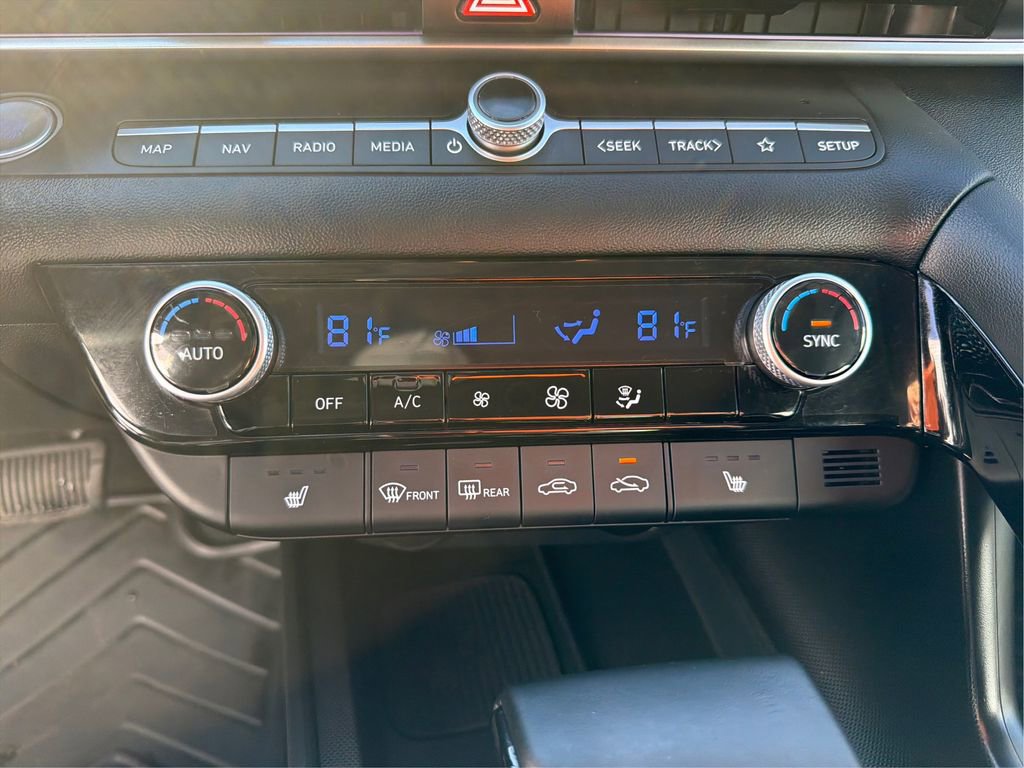 Certified 2025 Hyundai Elantra SEL image 28