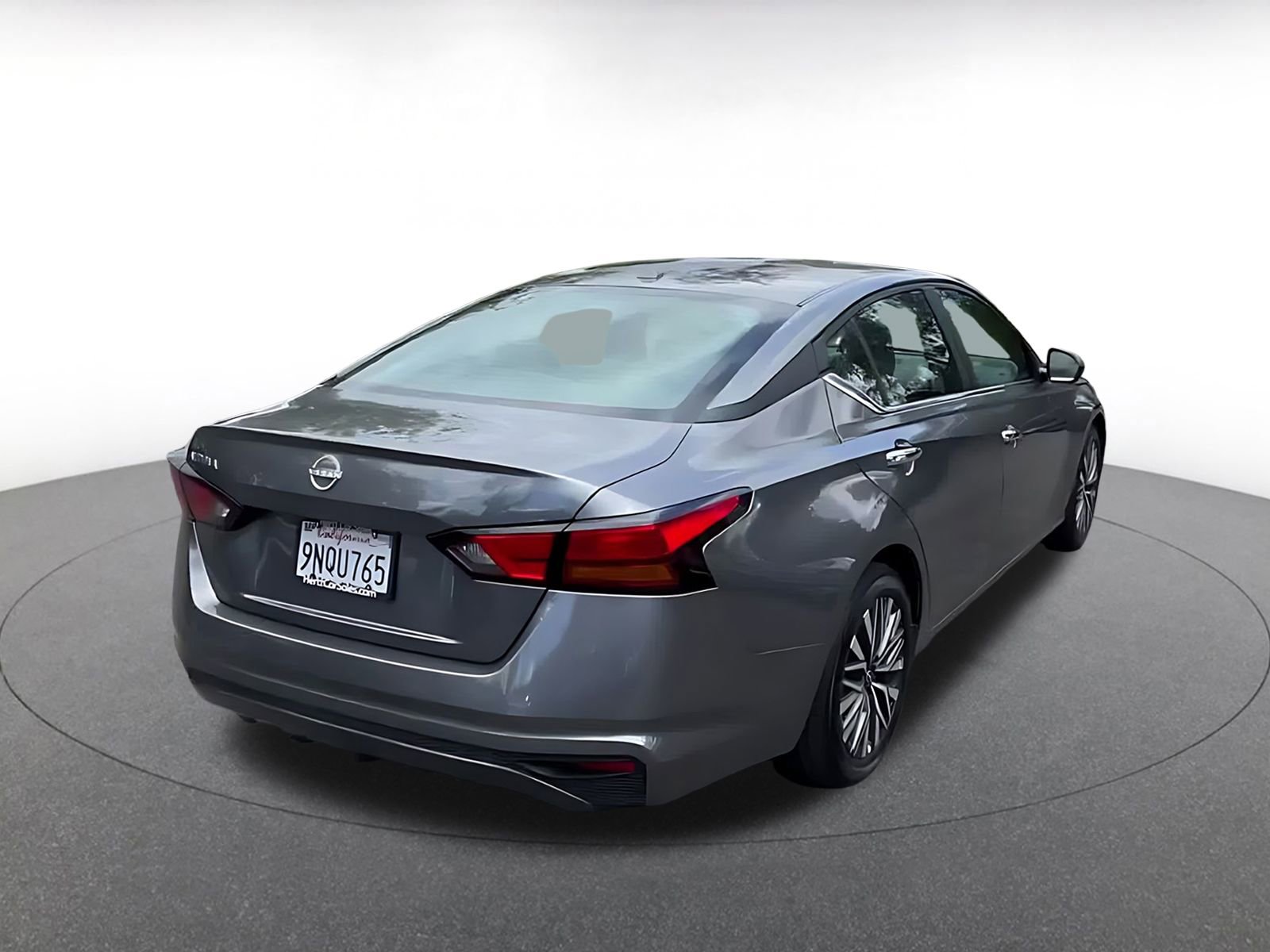 Used 2025 Nissan Altima 2.5 SV FWD image 14