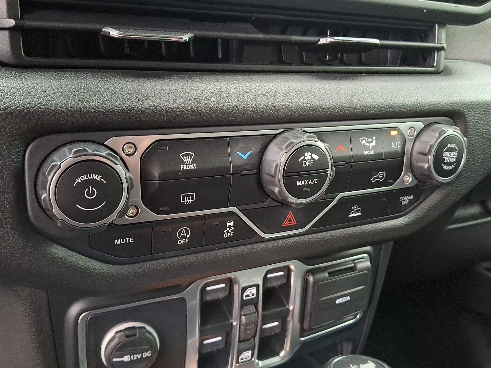Used 2024 Jeep Wrangler Unlimited Sport AWD/4WD image 16