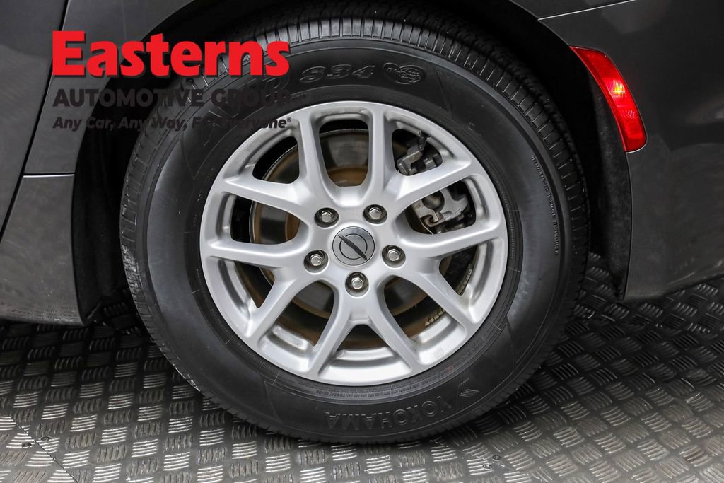 Used 2023 Chrysler Pacifica Touring-L image 8