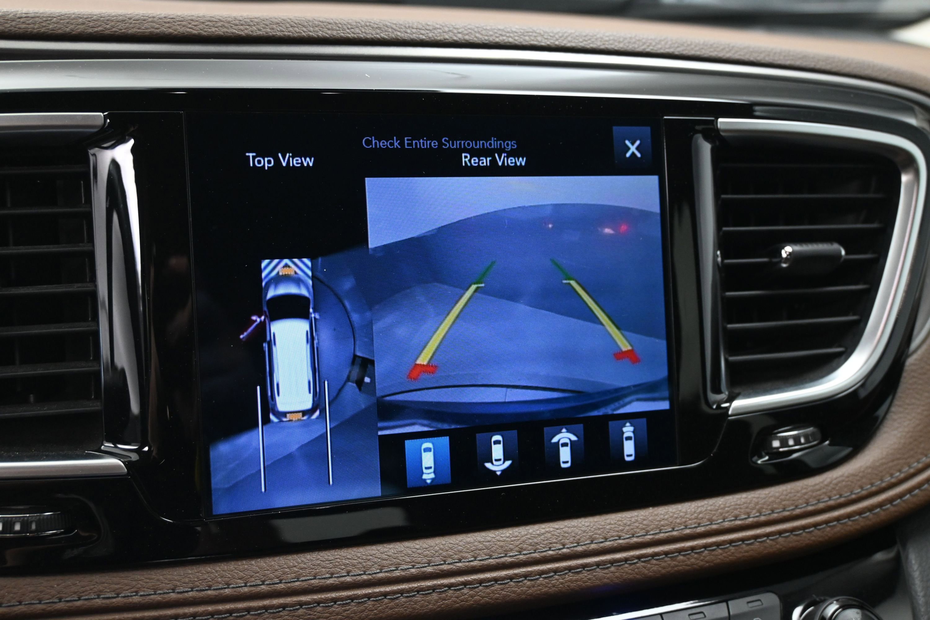 Used 2017 Chrysler Pacifica Limited w/ UConnect Theater Package image 28