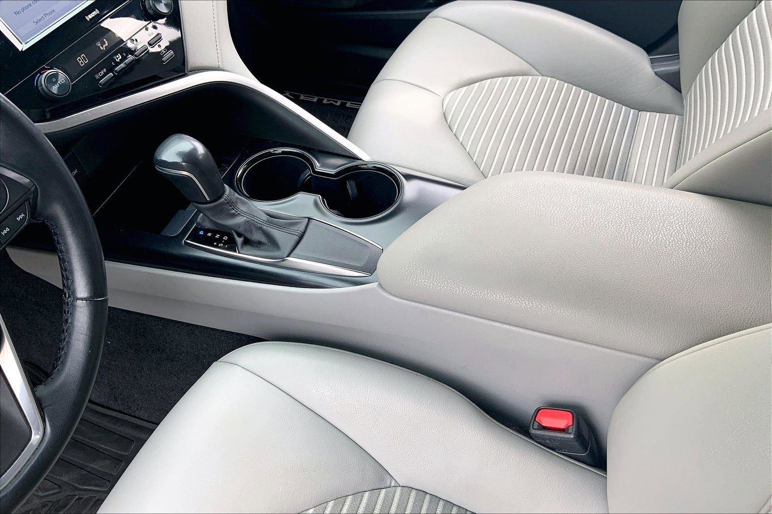 Used 2020 Toyota Camry SE w/ Convenience Package image 16