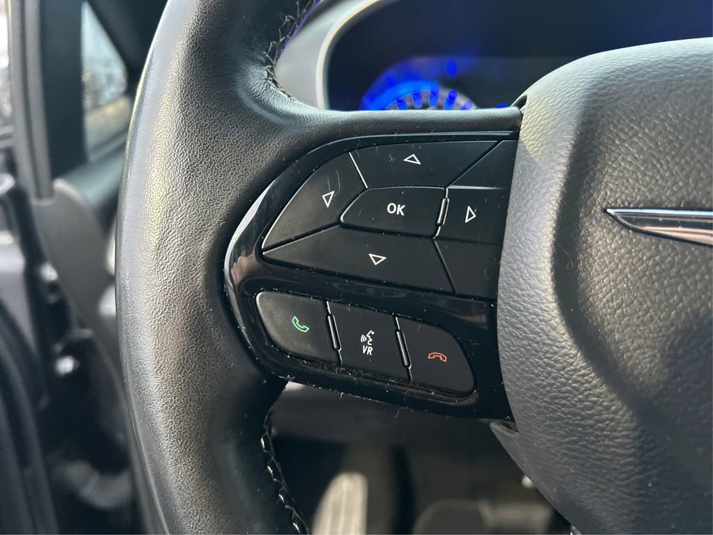 Used 2020 Chrysler Pacifica Touring w/ S Appearance Package image 31