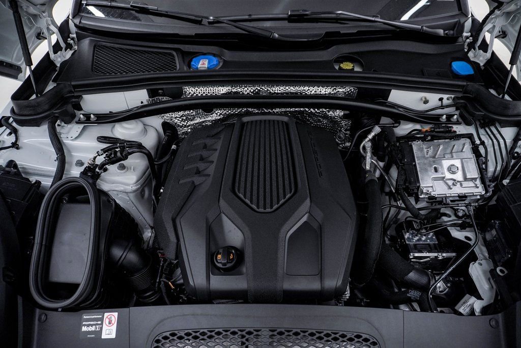 Certified 2025 Porsche Macan image 29