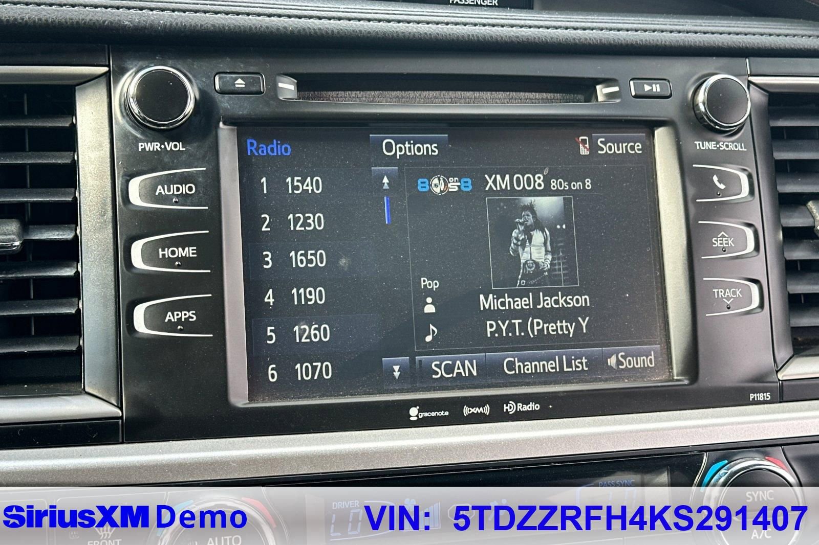 Used 2019 Toyota Highlander Plus FWD image 29