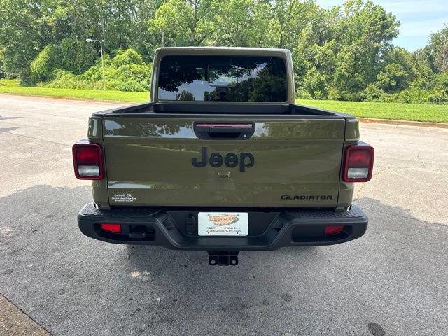 Used 2025 Jeep Gladiator Sport AWD/4WD image 6