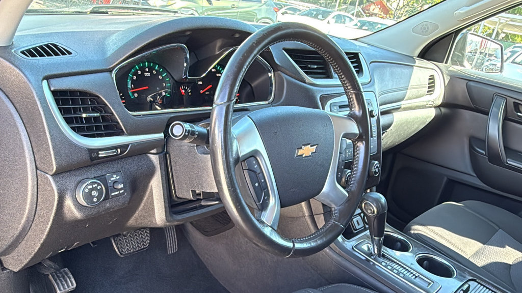 Used 2017 Chevrolet Traverse LT FWD image 21