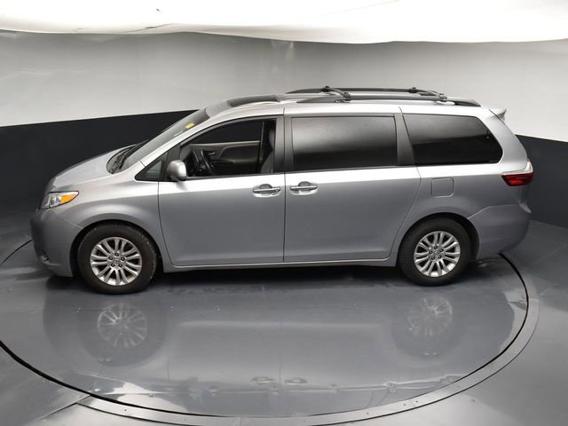 Used 2017 Toyota Sienna XLE w/ XLE Navigation Package image 44