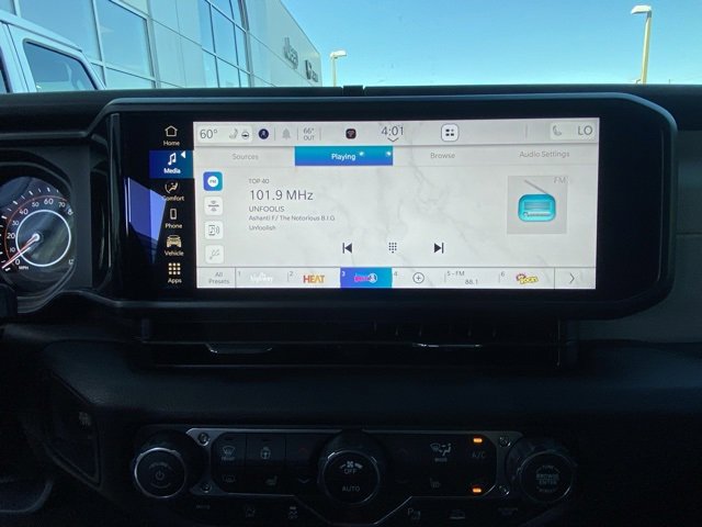 Used 2025 Jeep Wrangler Sport S image 19