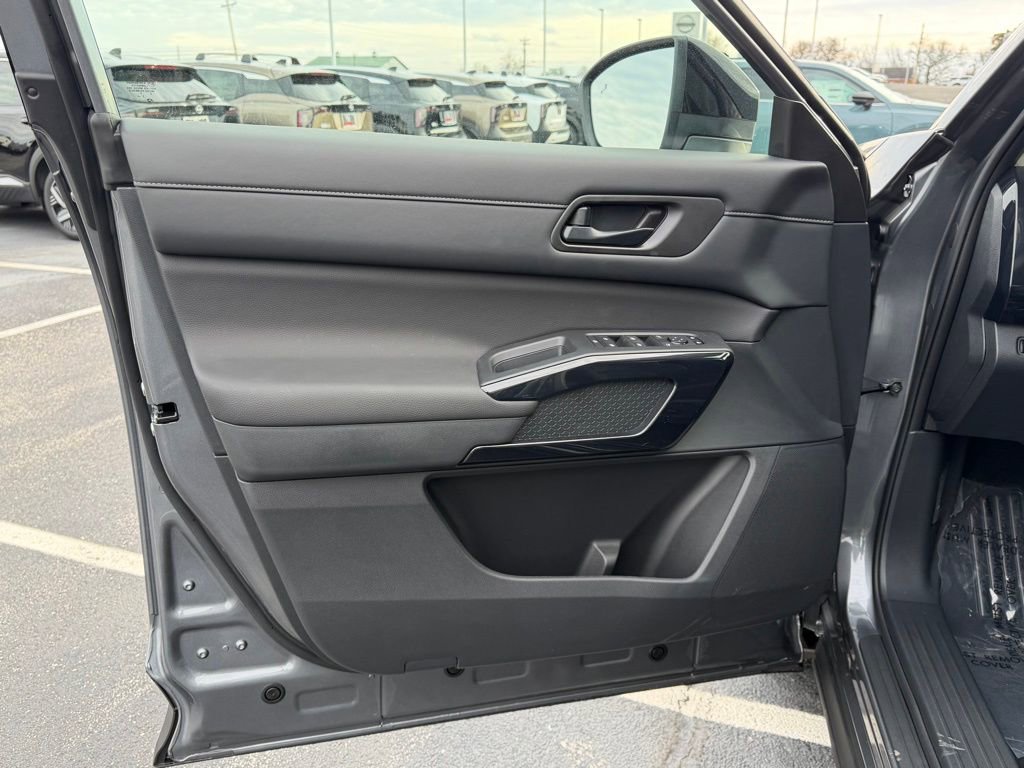 New 2026 Nissan Pathfinder SV image 15