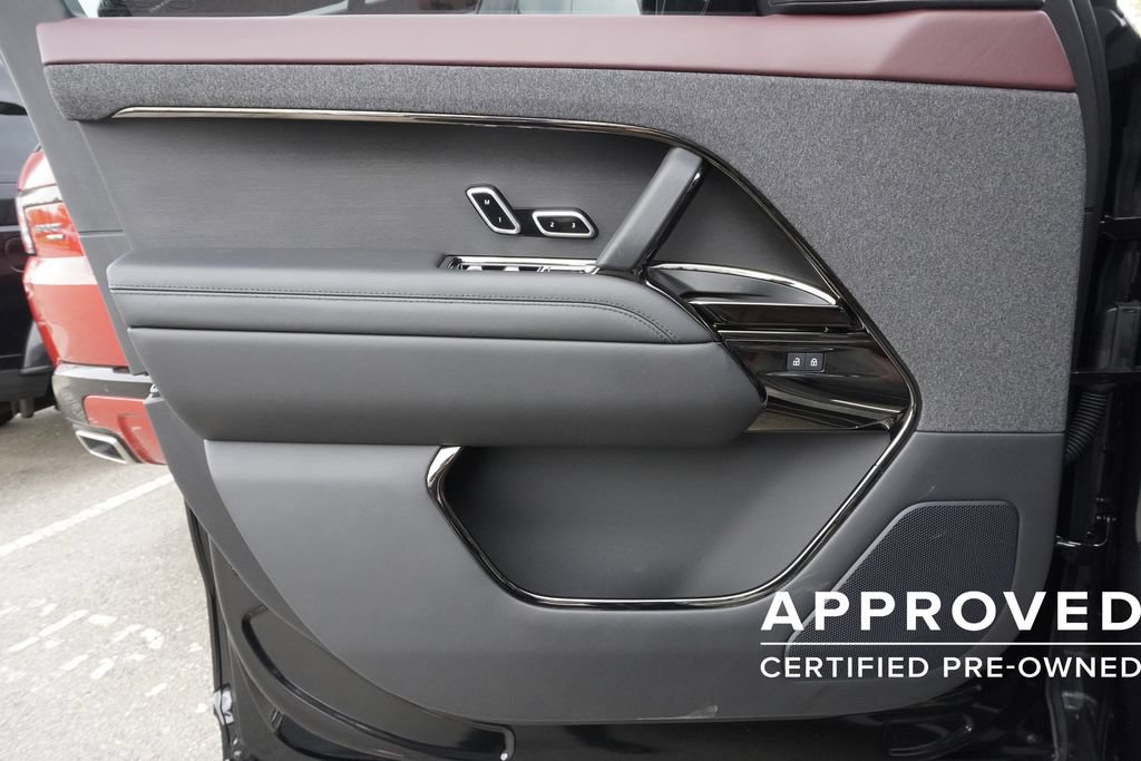 Used 2025 Land Rover Range Rover Sport Autobiography AWD/4WD image 17