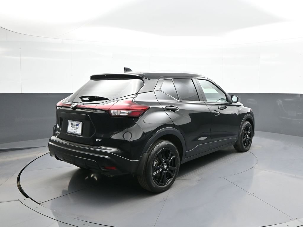 Used 2023 Nissan Kicks SV image 6