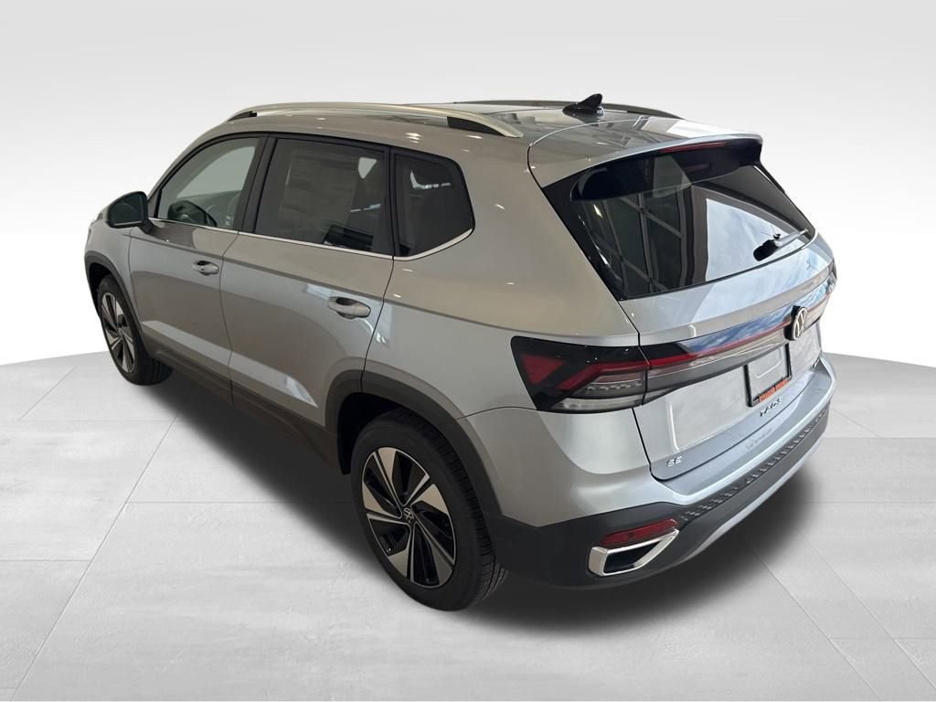 New 2025 Volkswagen Taos SE image 3