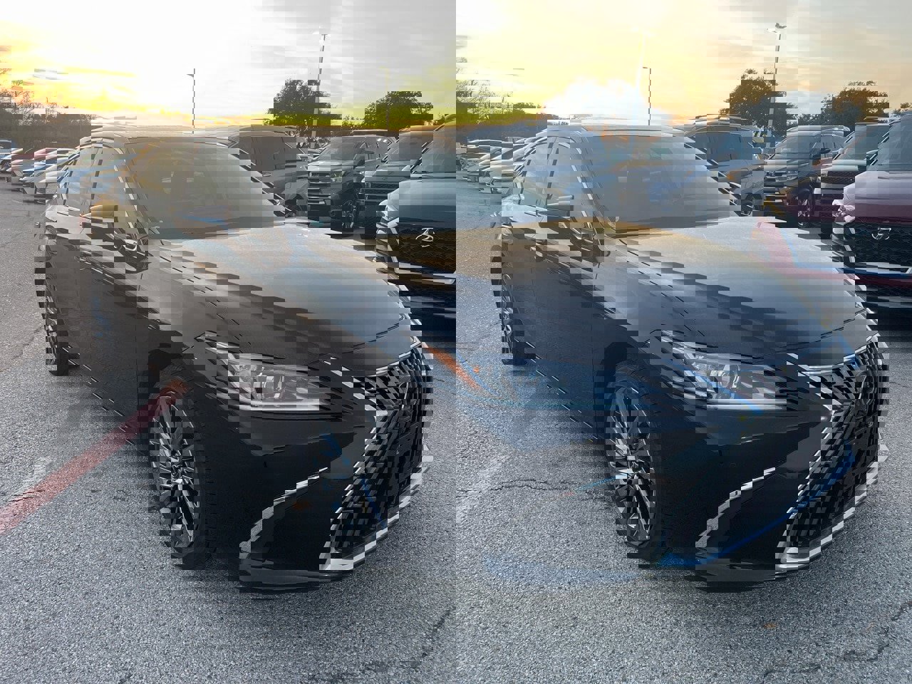 Used 2024 Lexus ES 300h w/ Luxury Package image 3