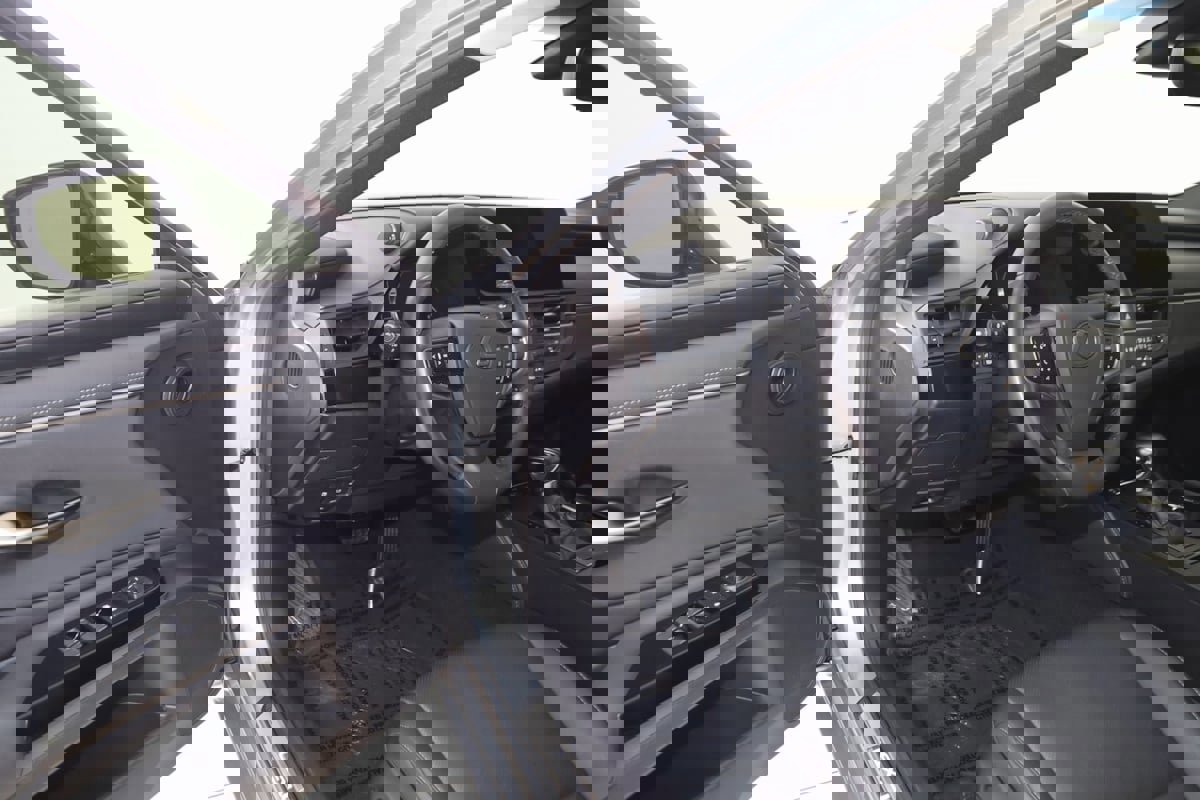 Used 2024 Lexus ES 350 w/ Accessory Package (Z2) image 46