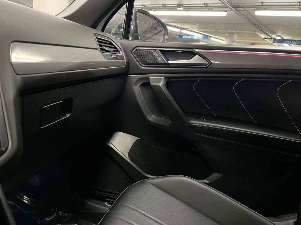 Used 2023 Volkswagen Tiguan SE R-Line image 29