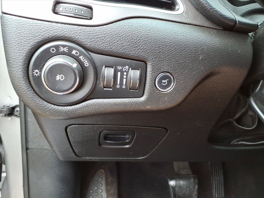 Used 2019 Jeep Cherokee Limited AWD/4WD image 17