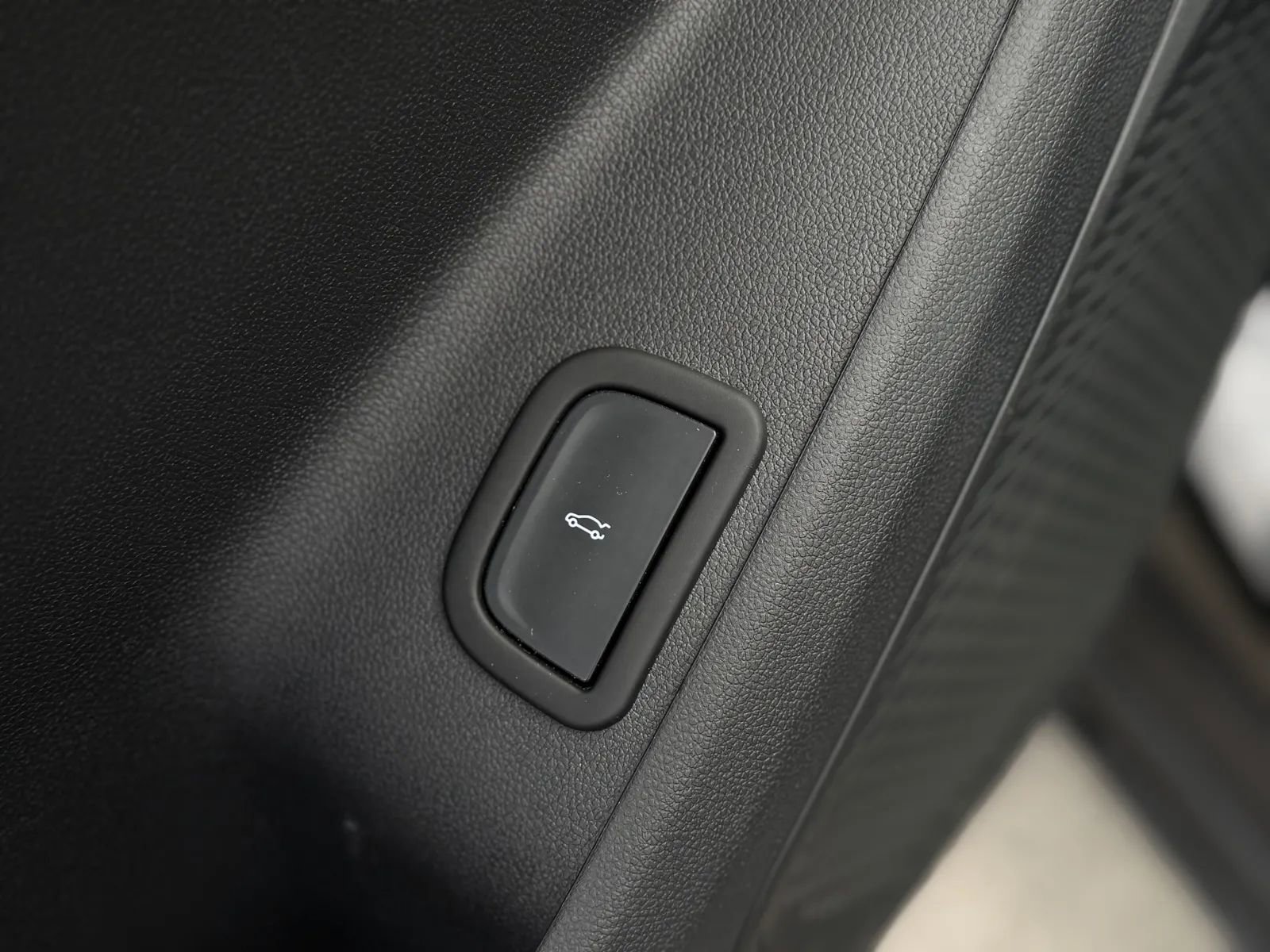 Used 2025 Chevrolet Traverse Z71 w/ Driver Confidence Package AWD/4WD image 29