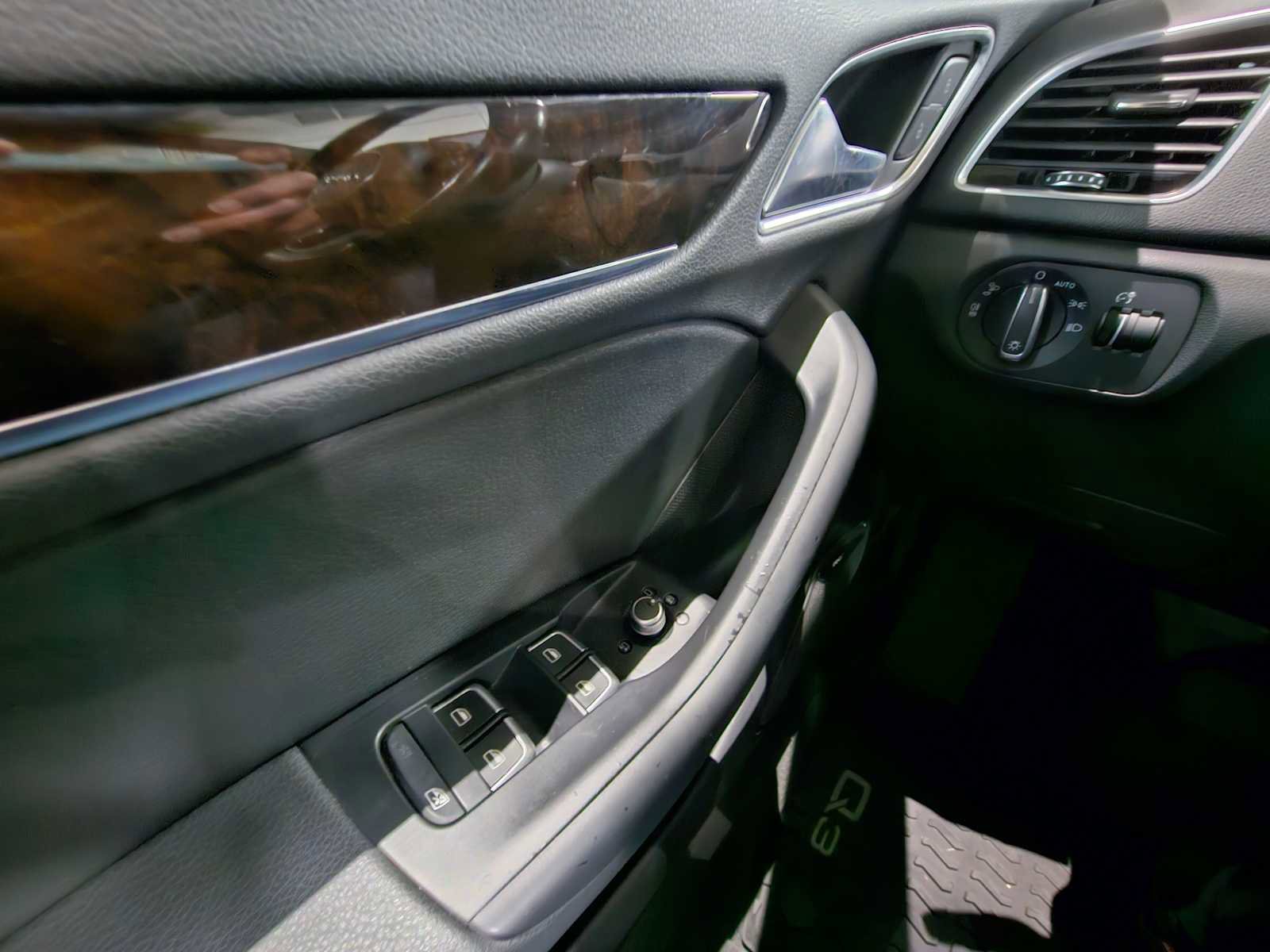 Used 2016 Audi Q3 2.0T Prestige w/ Prestige Package image 34