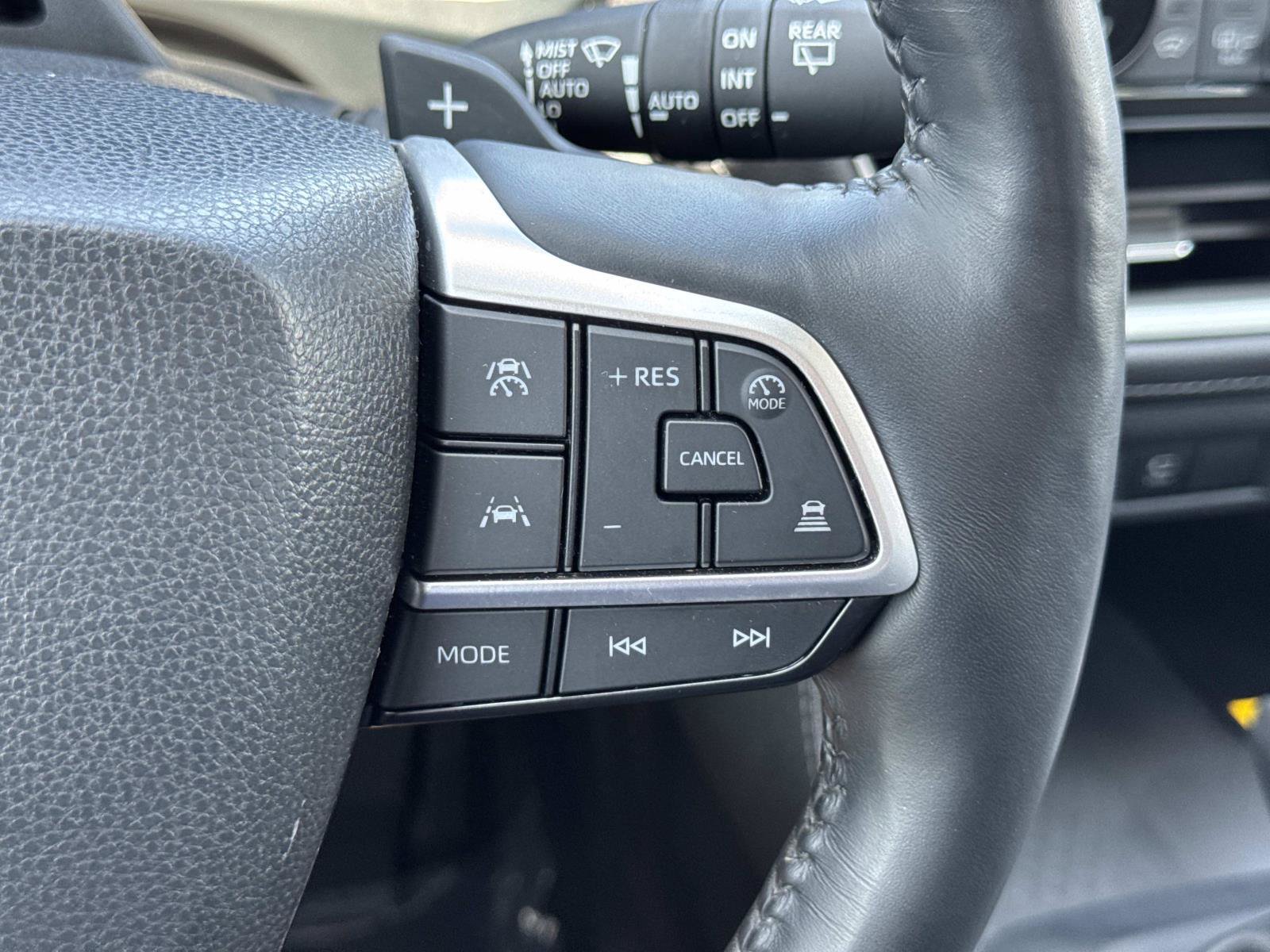 Used 2024 Toyota Grand Highlander AWD image 12