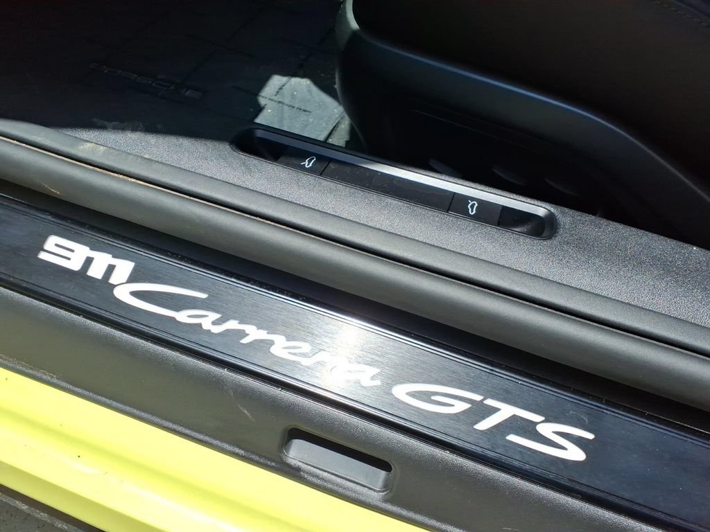 Certified 2025 Porsche 911 Carrera GTS RWD image 34