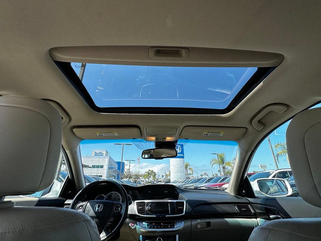 Used 2015 Honda Accord Touring image 17